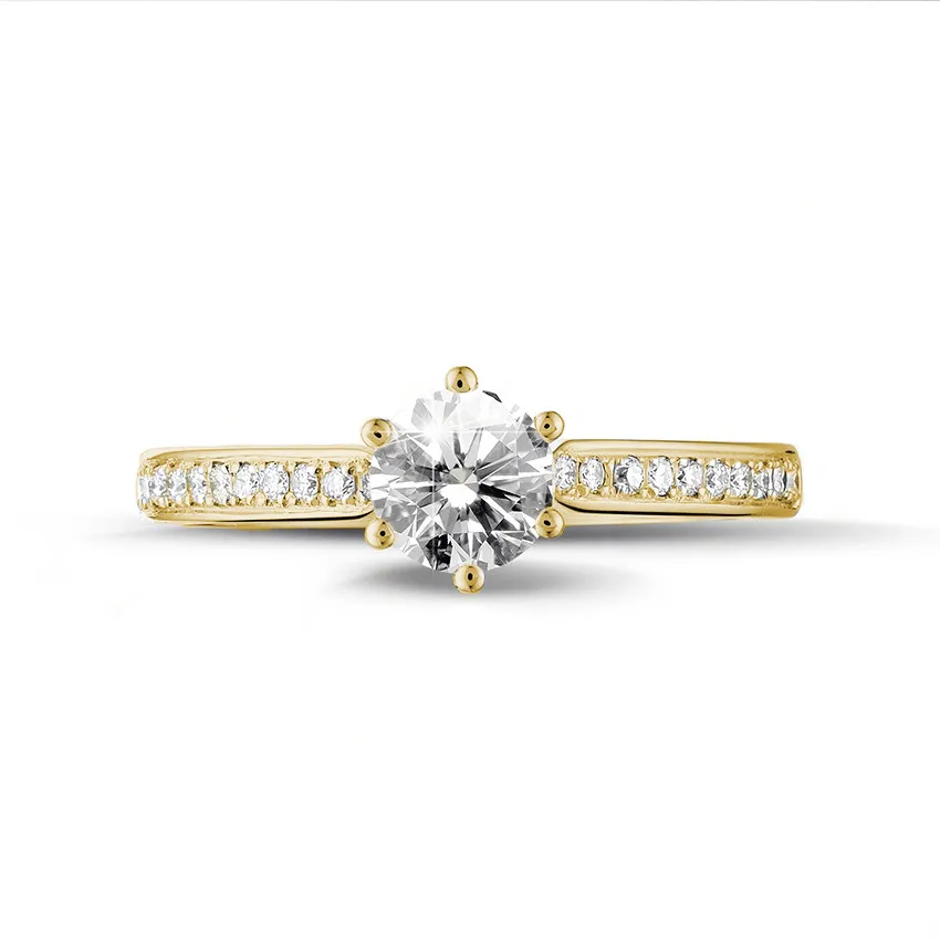 0.70 quilates anillo de oro amarillo de diamantes con diamantes en los lados 