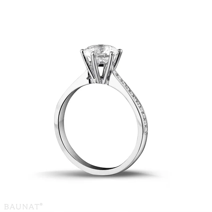 1.25 quilates anillo de platino de diamantes con diamantes en los lados 