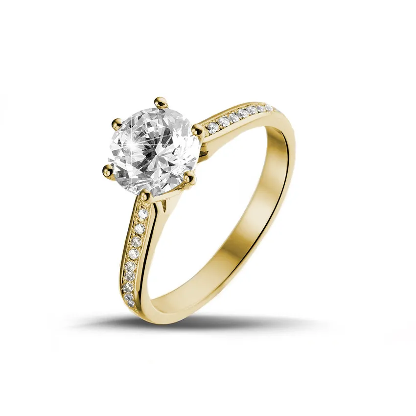 1.50 quilates anillo de oro amarillo de diamantes con diamantes en los lados 