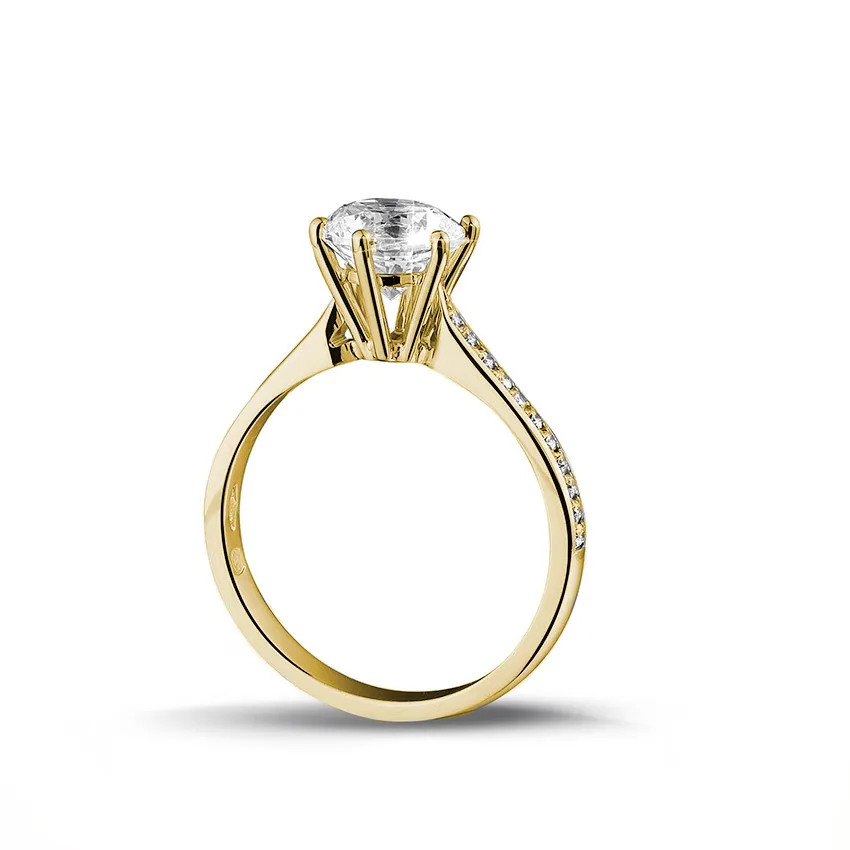 1.50 quilates anillo de oro amarillo de diamantes con diamantes en los lados 