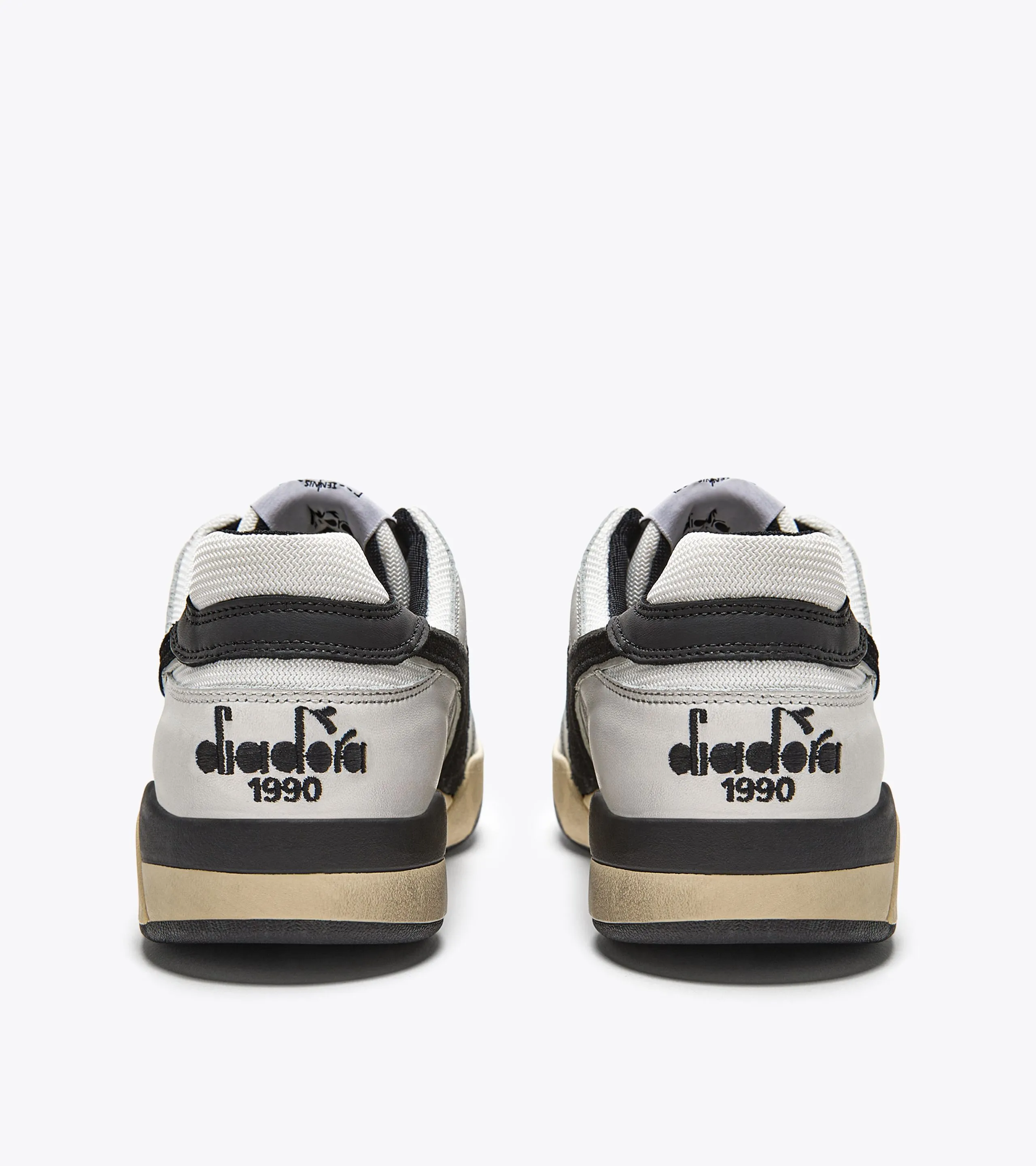 B.560 USED ZAPATILLAS HERITAGE  GENDER NEUTRAL