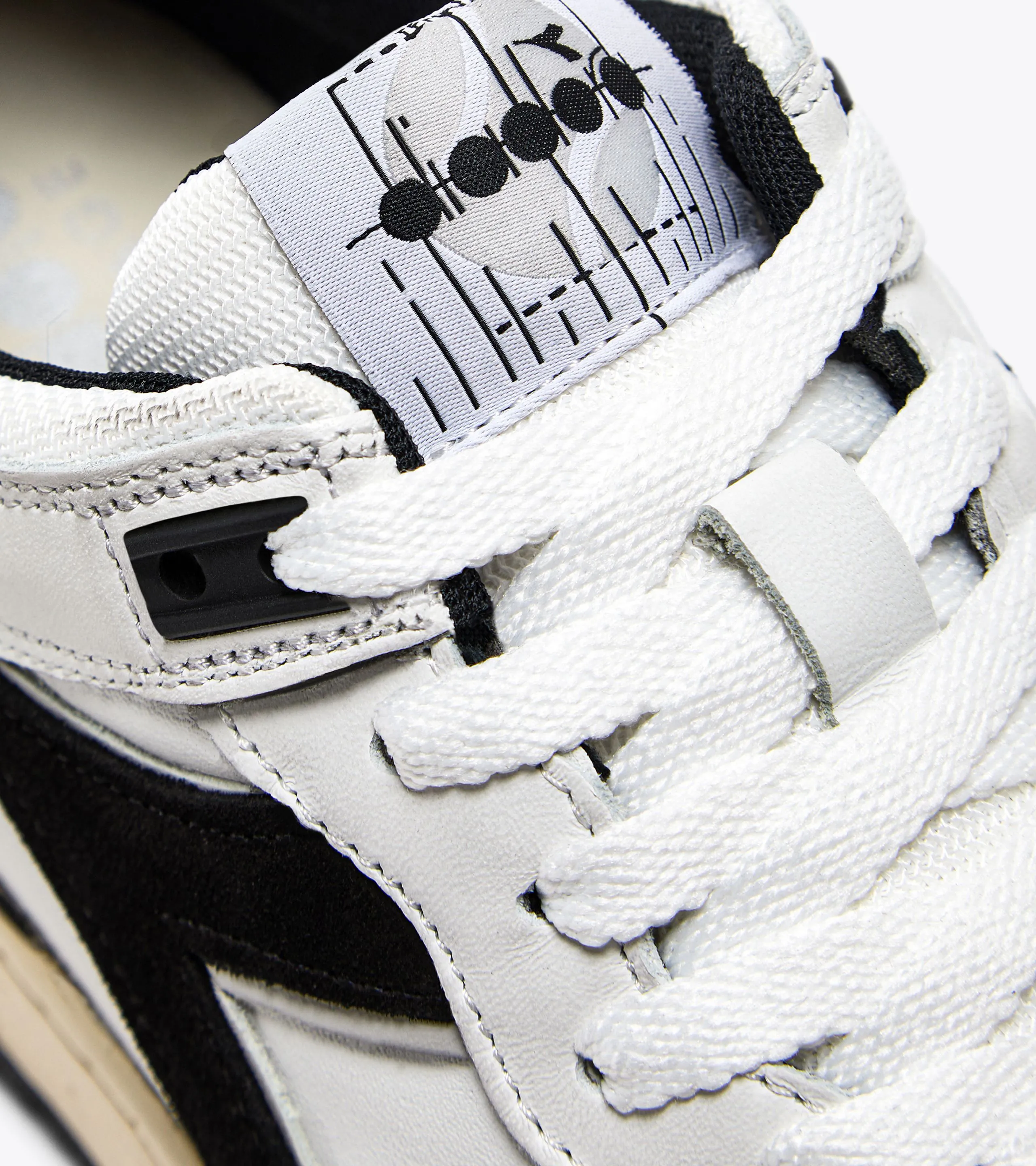 B.560 USED ZAPATILLAS HERITAGE  GENDER NEUTRAL