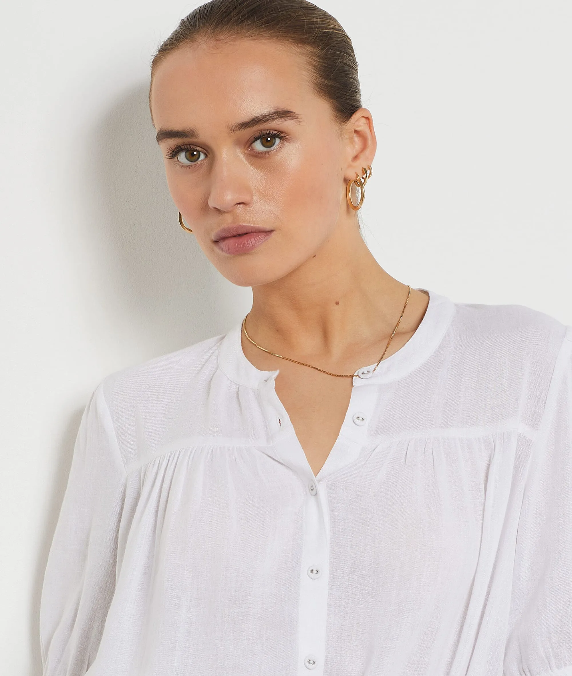 BLUSA CON CINTURóN FENDO ECRU  ETAM