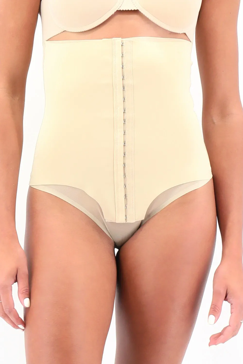 Braguitas beige para una silueta perfecta
