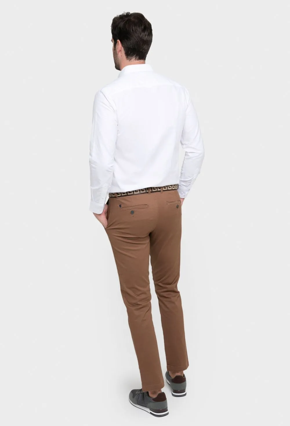Camisa clásica blanca con cuello italiano