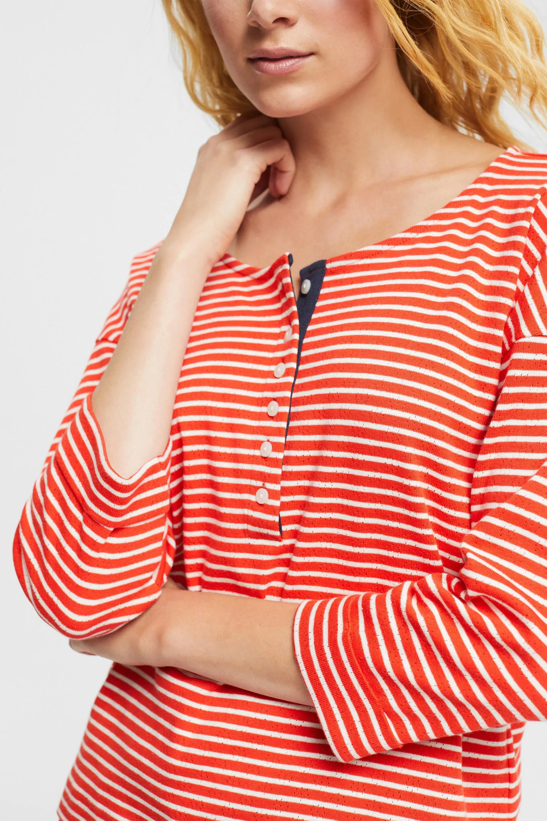 Camiseta a rayas con mangas tres cuartos