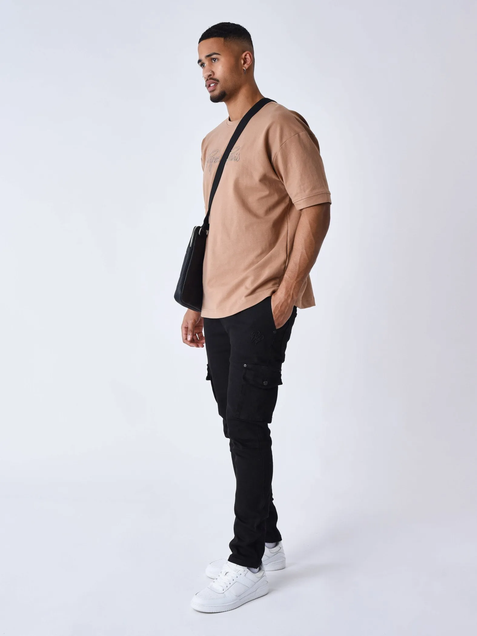 Camiseta clásica con logotipo bordado Essentials