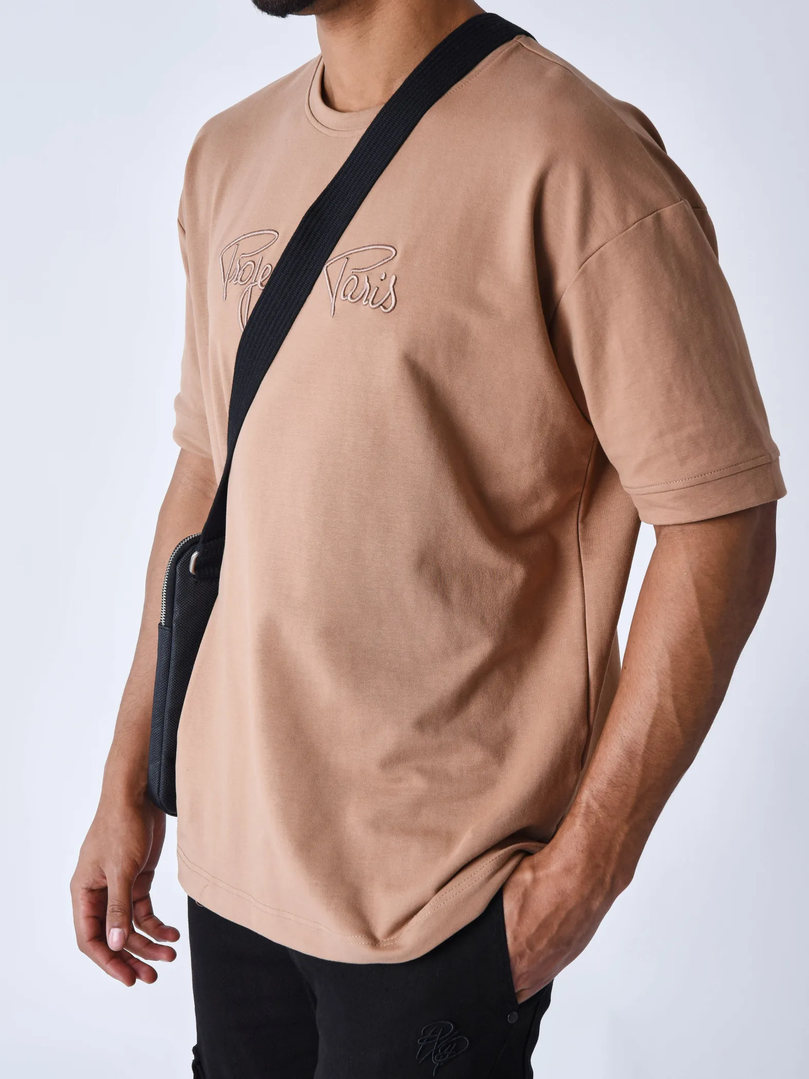 Camiseta clásica con logotipo bordado Essentials