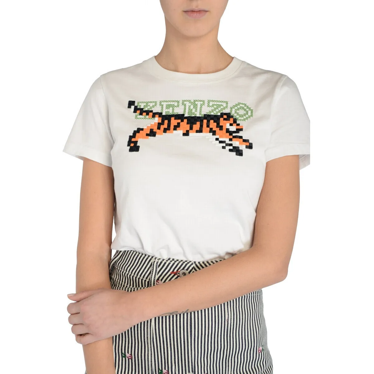 Camiseta  con bordado de píxeles blancos