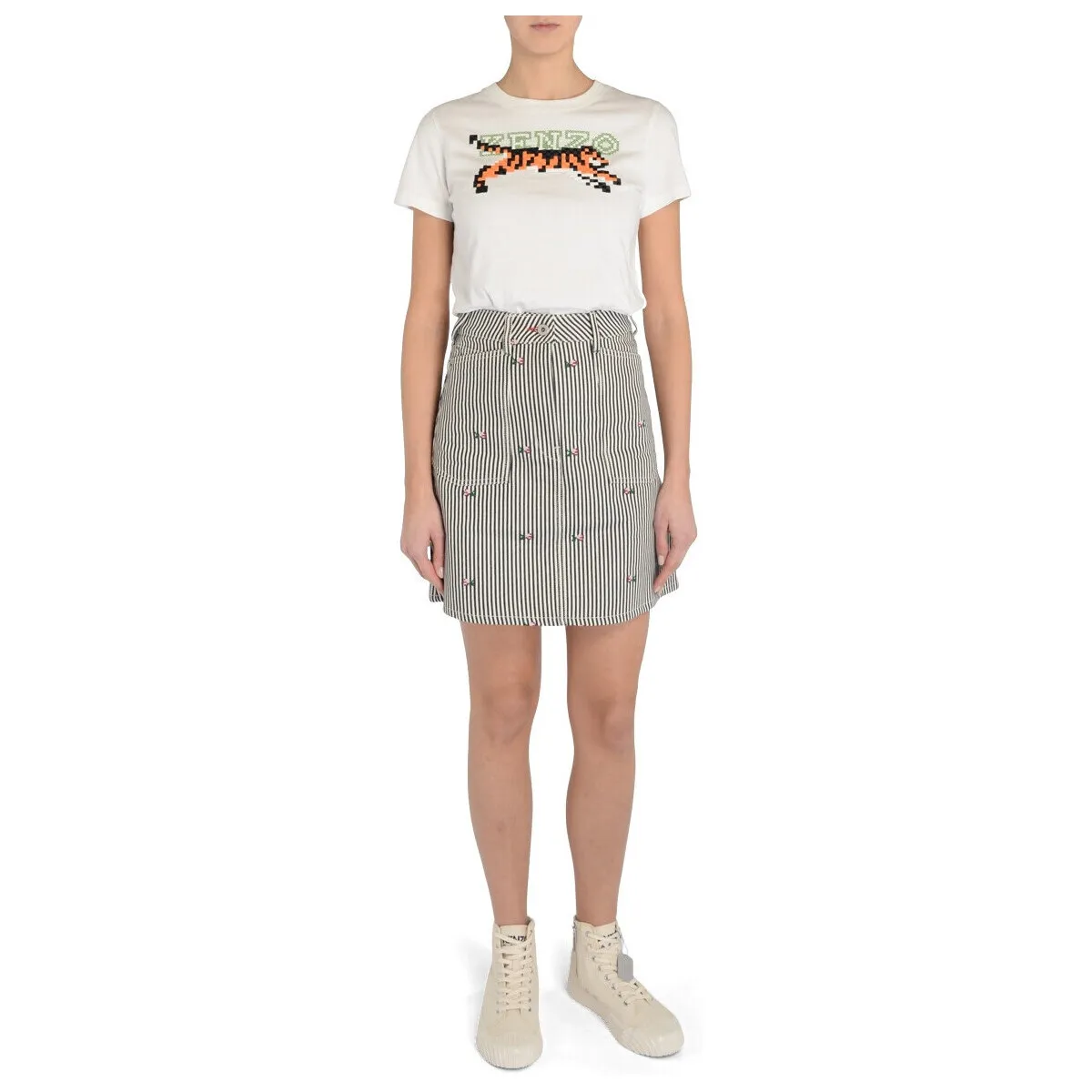 Camiseta  con bordado de píxeles blancos