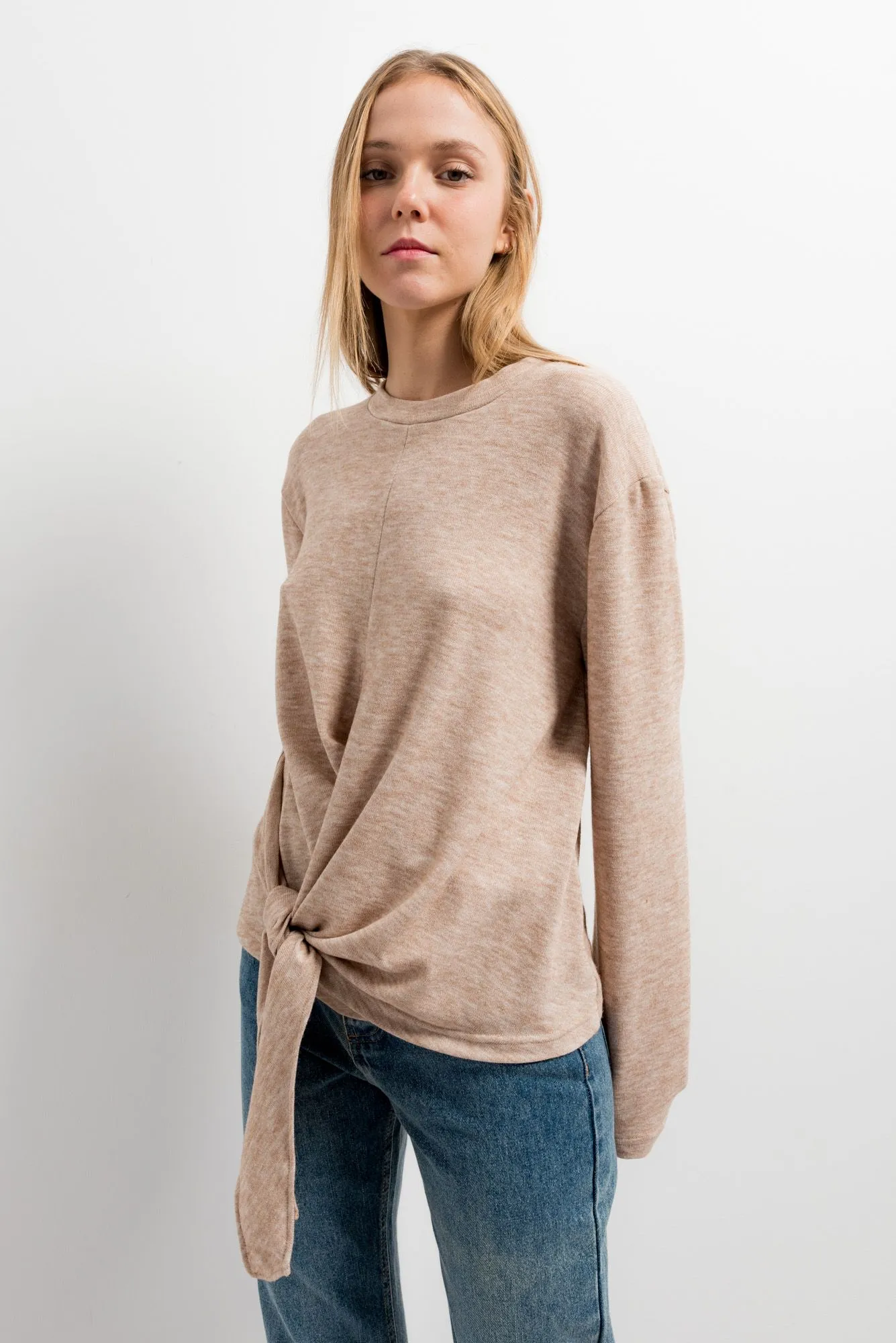 Camiseta con nudo para mujer color beige manga larga