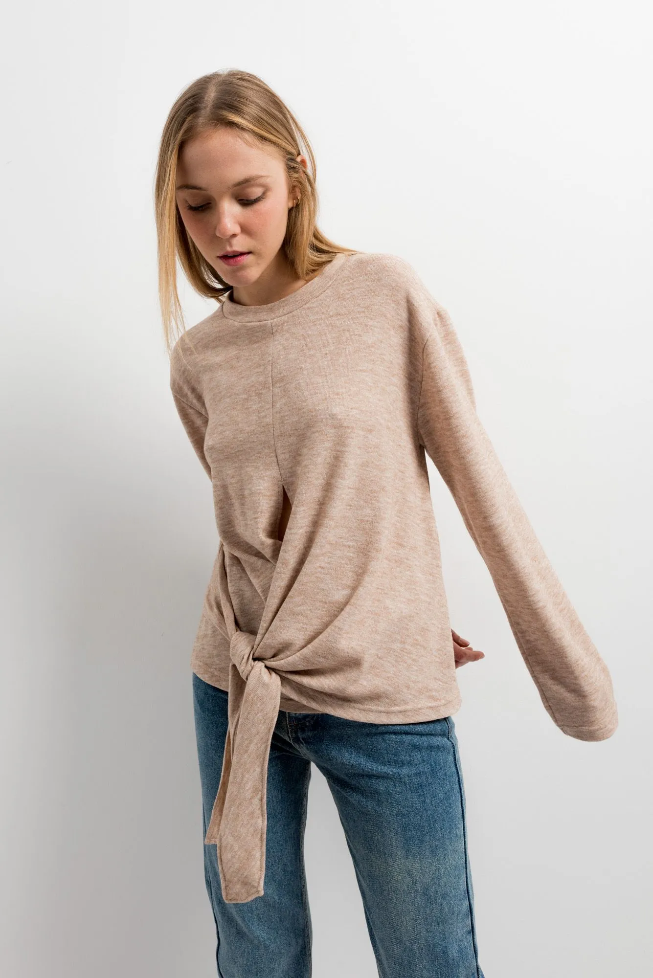 Camiseta con nudo para mujer color beige manga larga