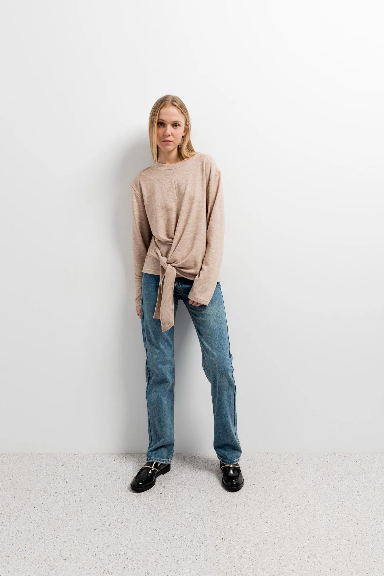 Camiseta con nudo para mujer color beige manga larga