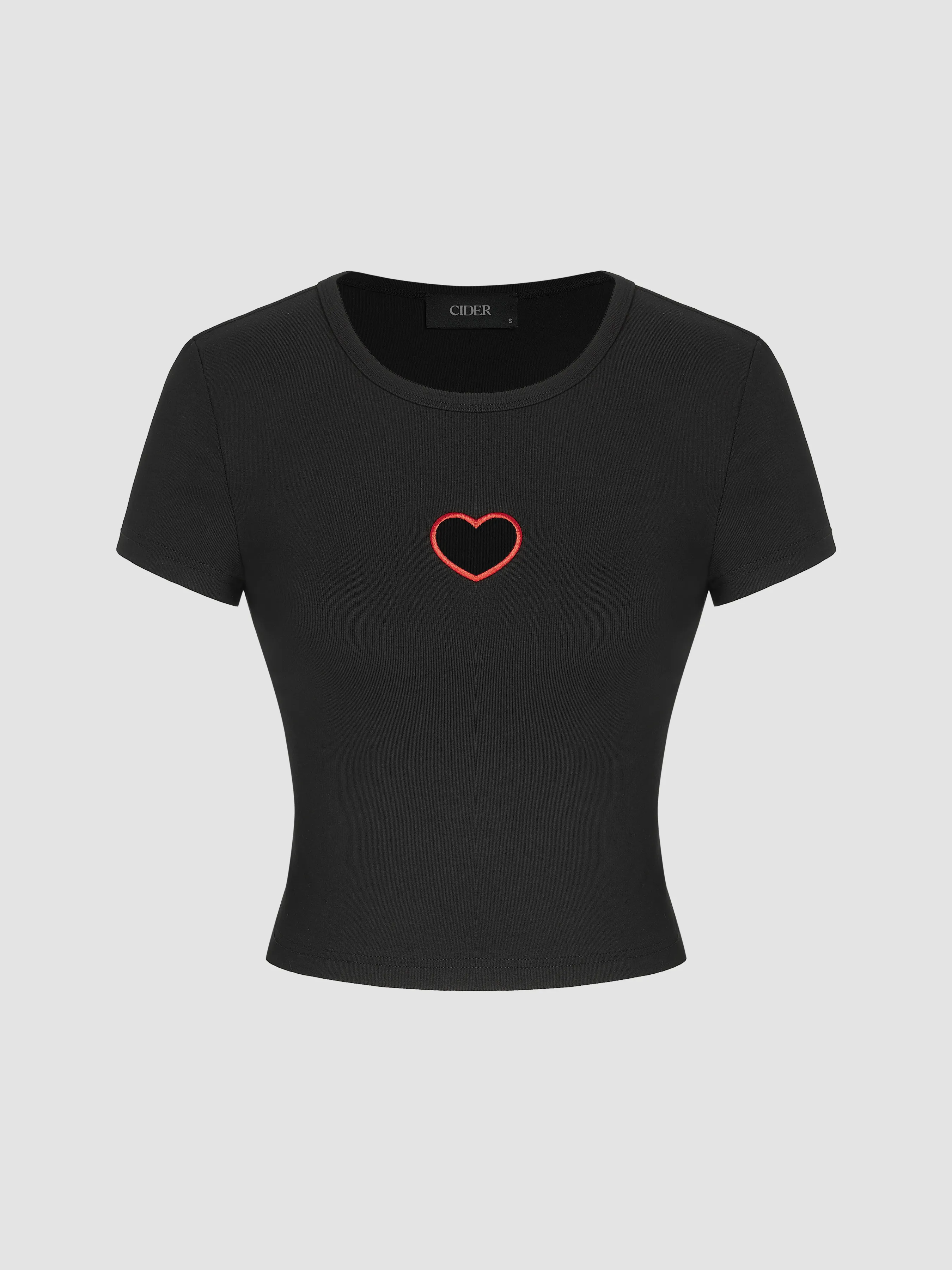 Camiseta corta de manga corta con corte de corazón en cuello redondo