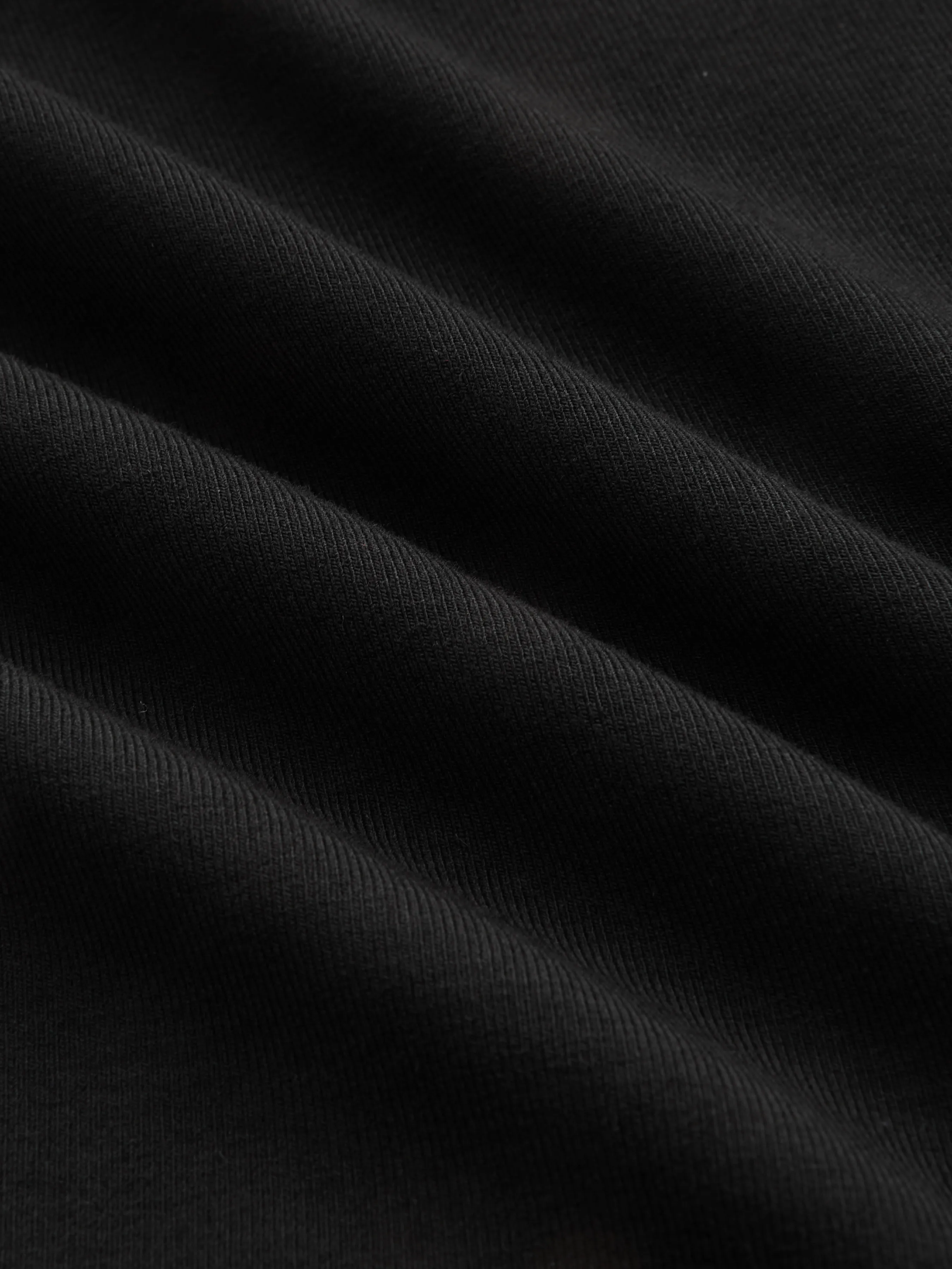 Camiseta corta de manga corta con corte de corazón en cuello redondo