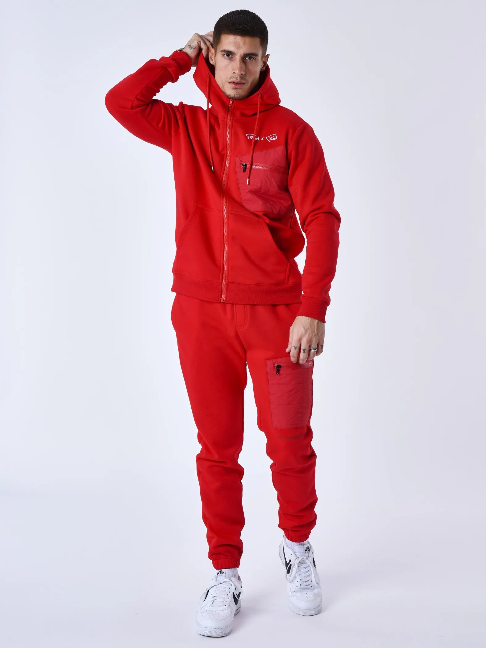 Chaqueta con capucha e inserción bimaterial