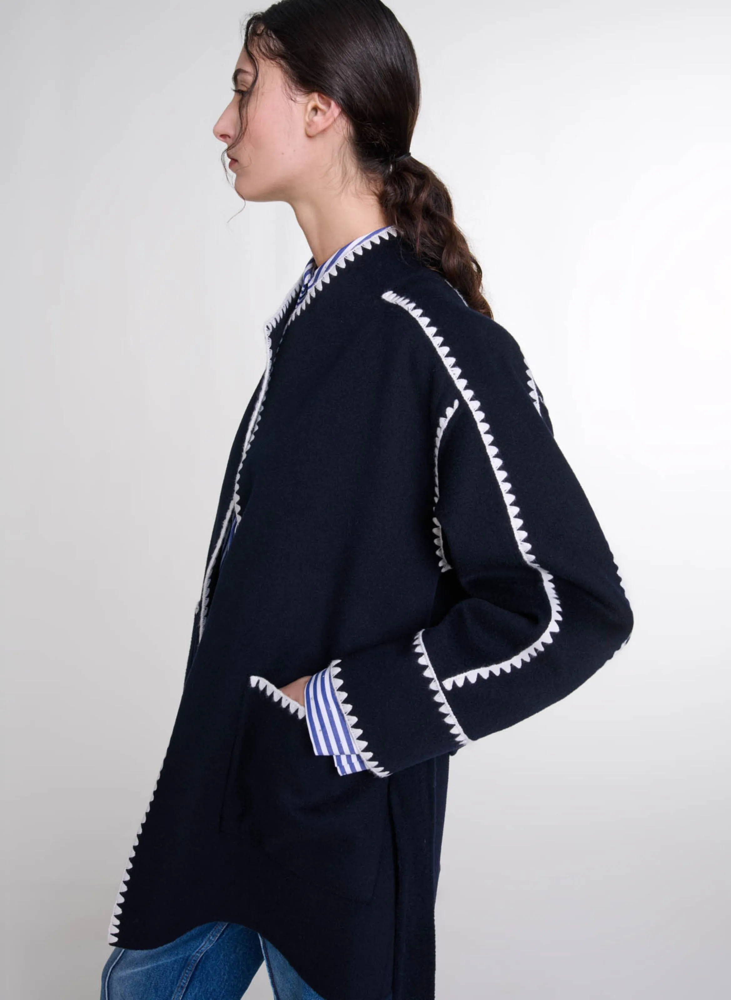 Chaqueta de mezcla de lana con cuello alto en azul
