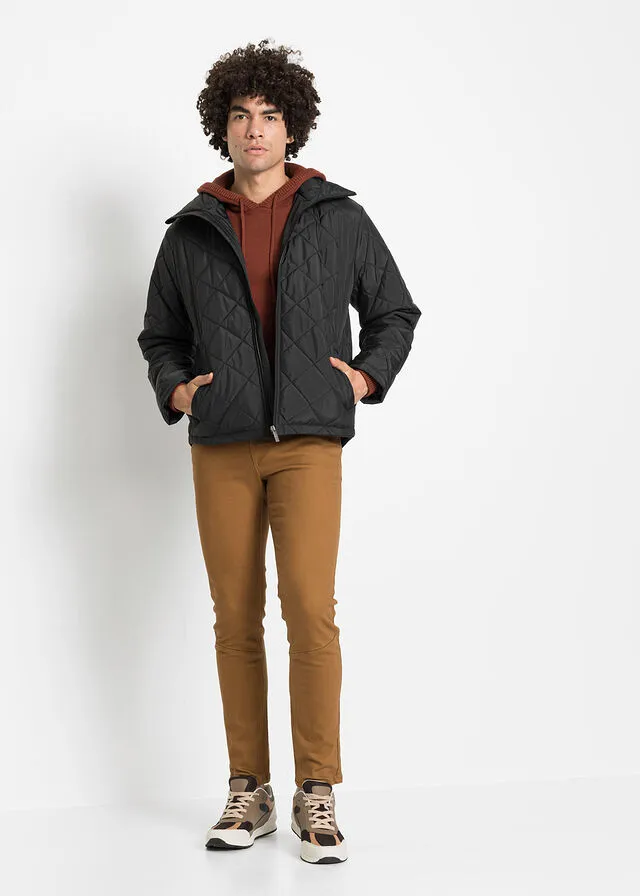 Chaqueta guateada con poliéster reciclado, cuello alto y corte regular Negro