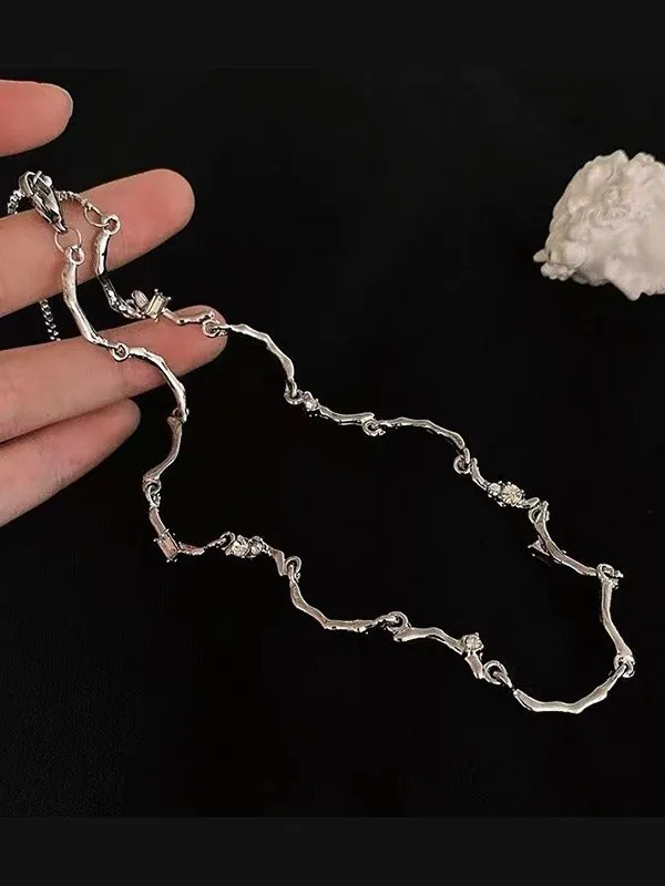 Collar de cadena con ondas irregulares
