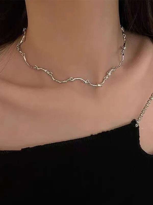 Collar de cadena con ondas irregulares