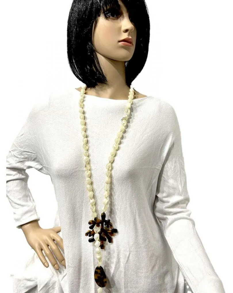 COLLARES BLANCOS LARGOS CON RAMITA DE CORAL MUY VISTOSOS