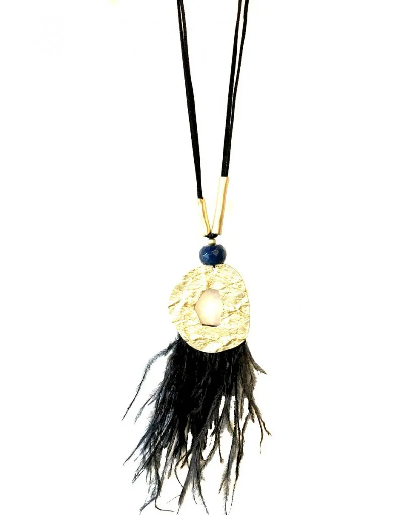 COLLARES ETNICOS LARGOS EN DORADO Y NEGRO CON PLUMAS