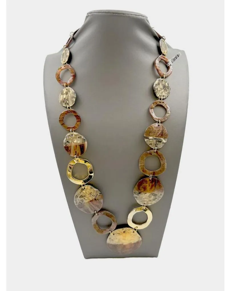 COLLARES MARRONES CAREY CON LOS QUE ELEVAR EL LOOK