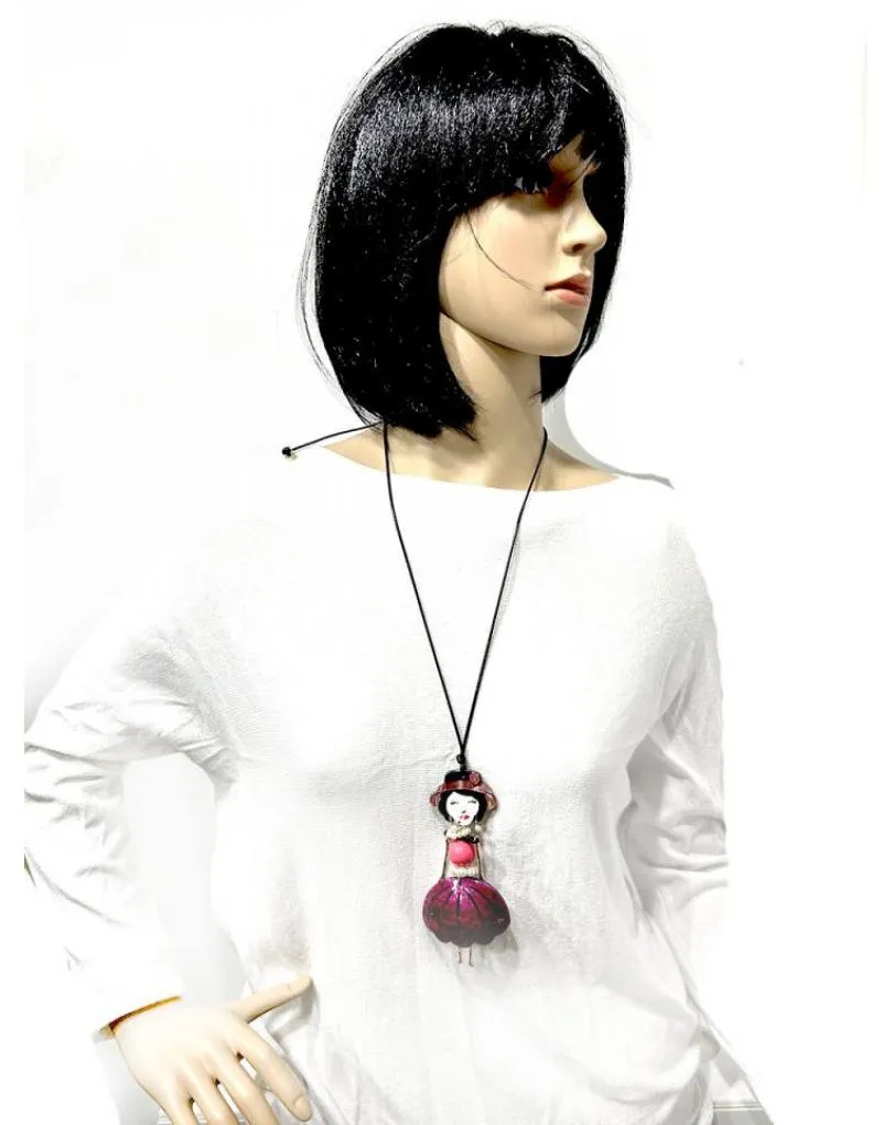 COLLARES ORIGINALES EN MARRON CAREY LARGOS DE MUJER CON SOMBRERO