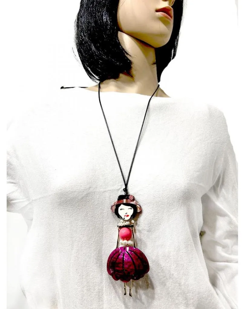 COLLARES ORIGINALES EN MARRON CAREY LARGOS DE MUJER CON SOMBRERO