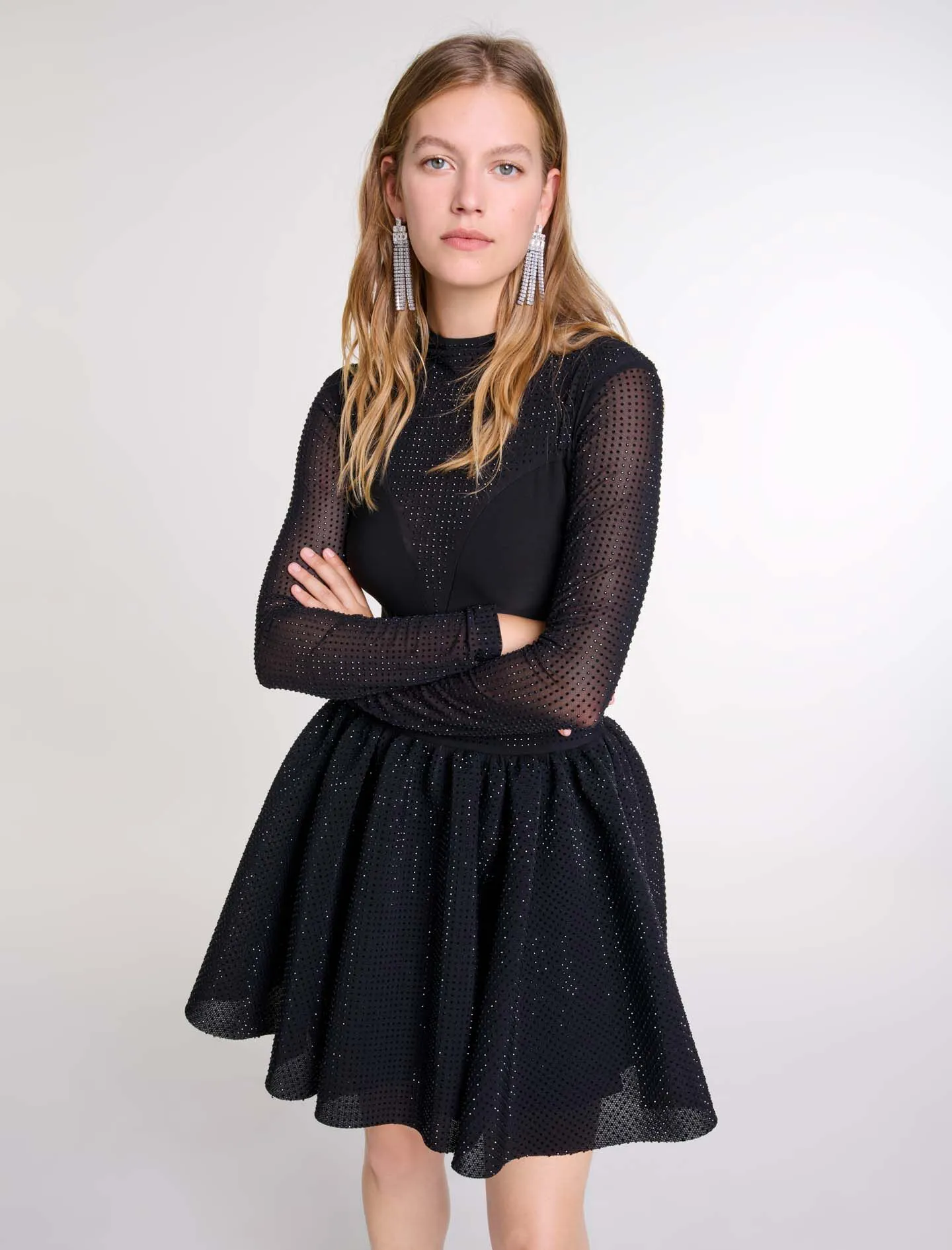 Falda corta voluminosa con strass