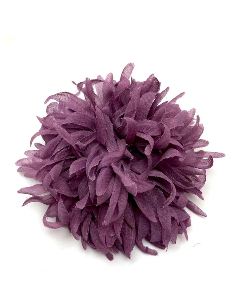 FLORES TELA MORADAS EN BROCHE, PARA EL PELO O EN TOCADOS Y COLLARES
