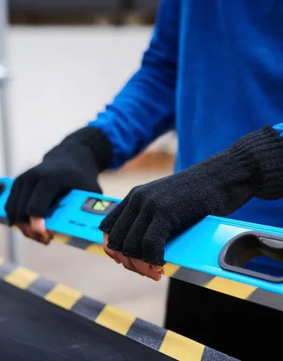 Guantes con corte en los dedos