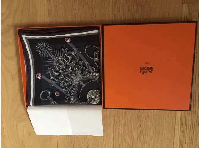 Hermès Cuadrado Azul marino 