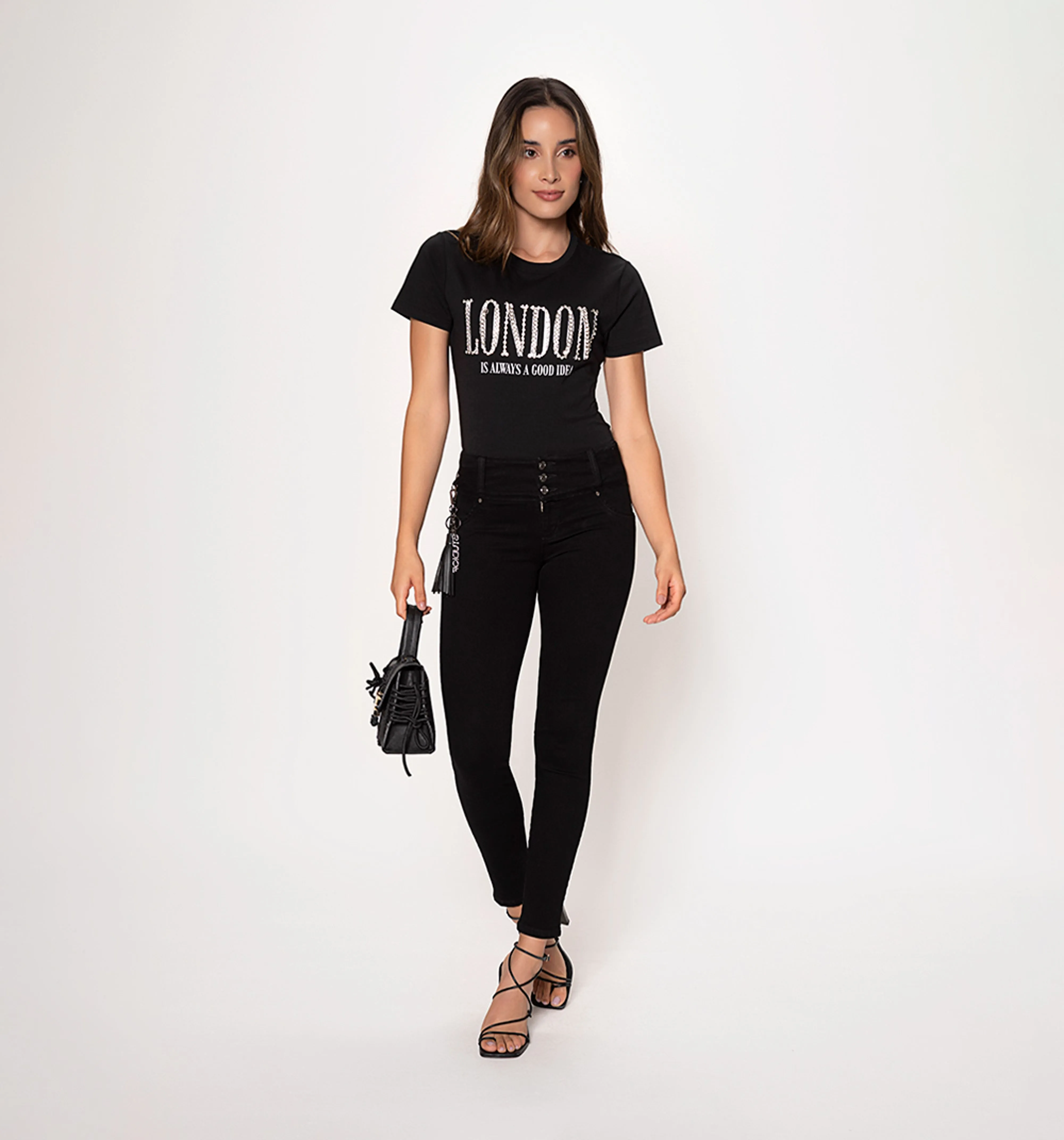 Jean skinny, tiro medio, levanta cola, c