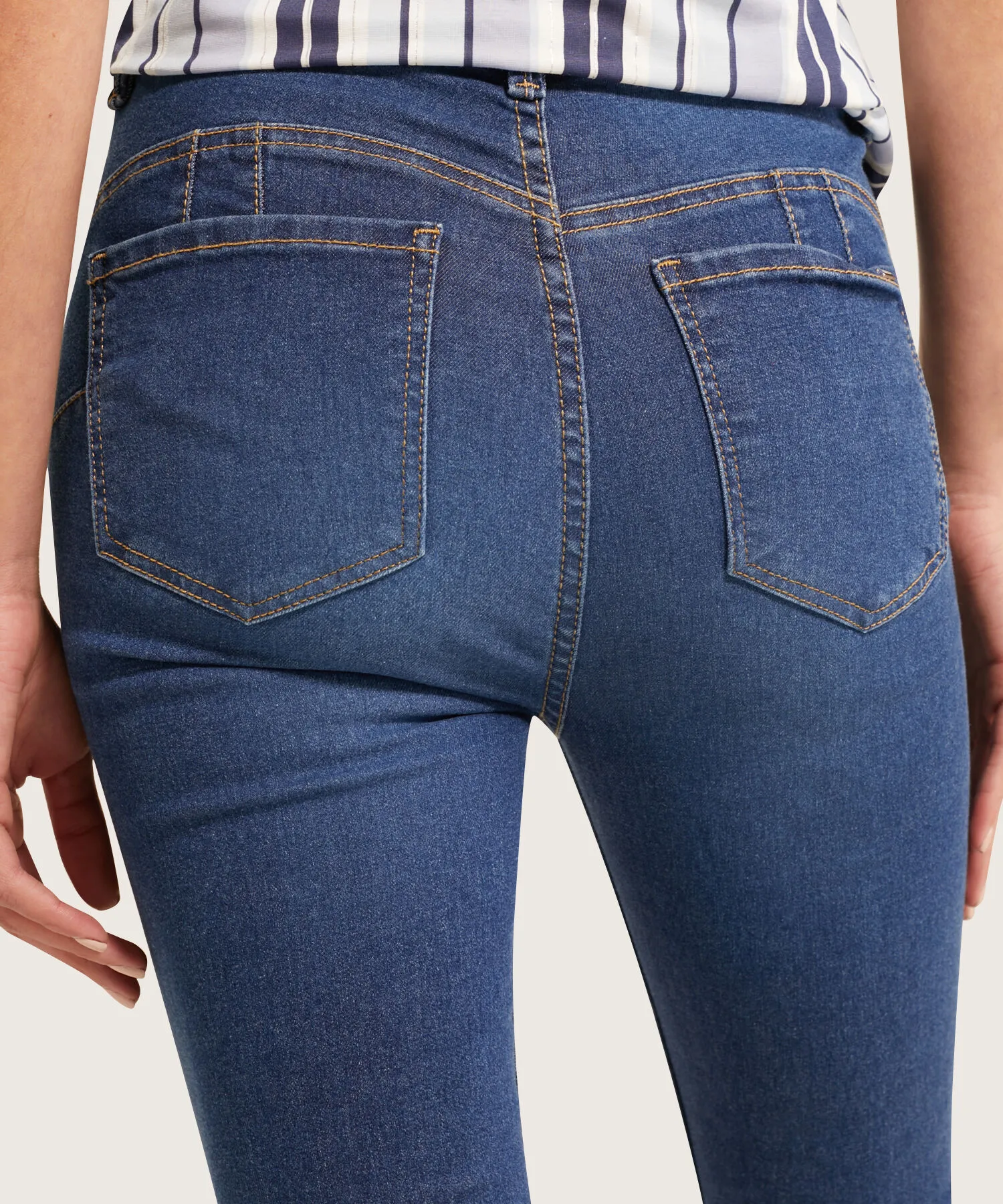 JEAN TIPO PUSH UP TONO MEDIO