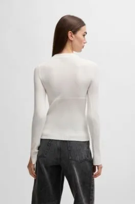 Jersey de cuello medio con detalle de cadena en el cuello