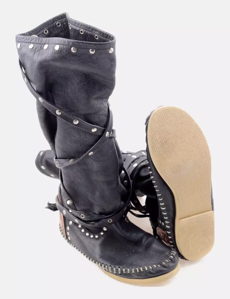 Kikki line Bota negra con tachas