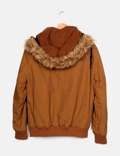 Lefties Parka camel con capucha pelo