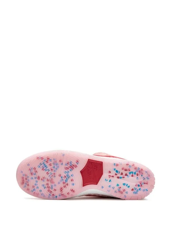 N373O tenis Nike x StrangeLove Dunk Low SB Gamuza Rosa