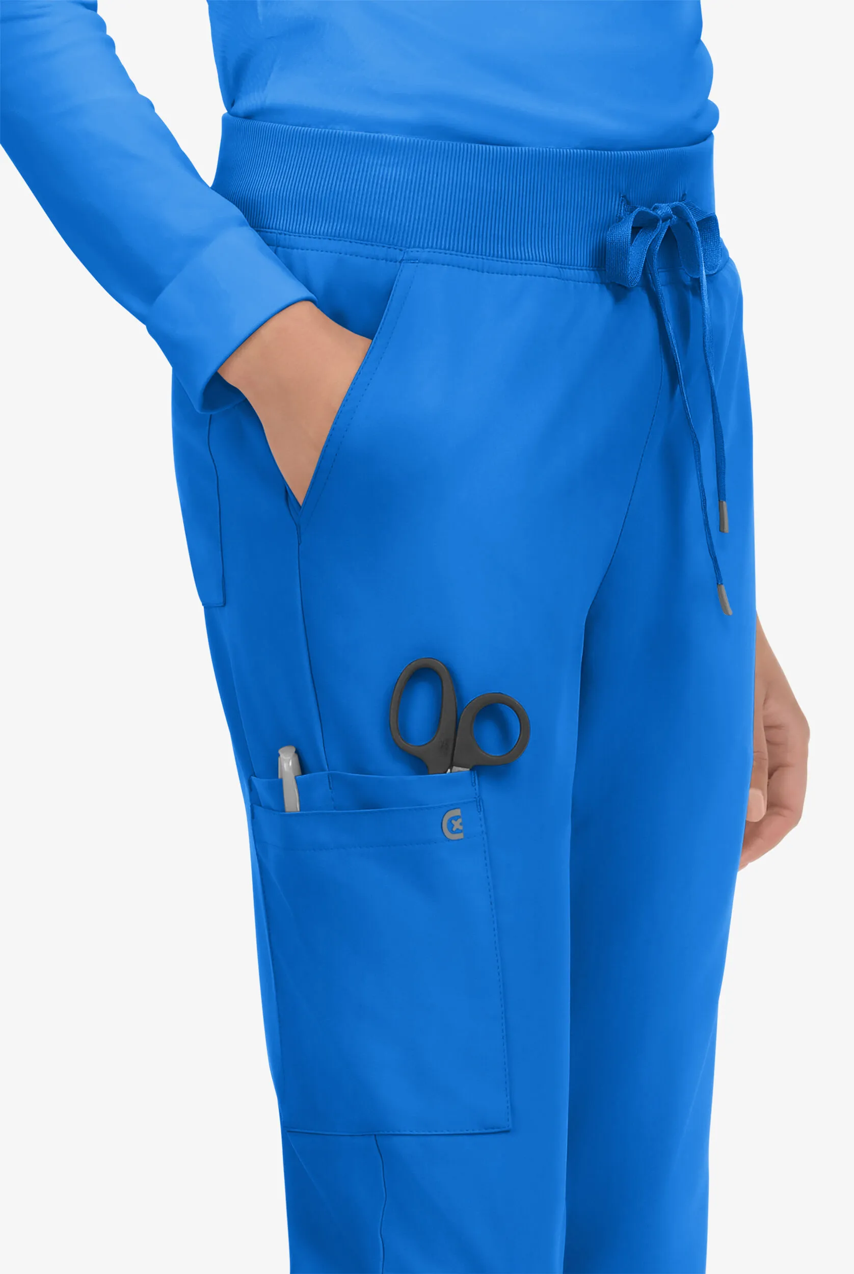 Pantalón médico koi Cureology Atria estilo cargo con 6 bolsillos para mujer