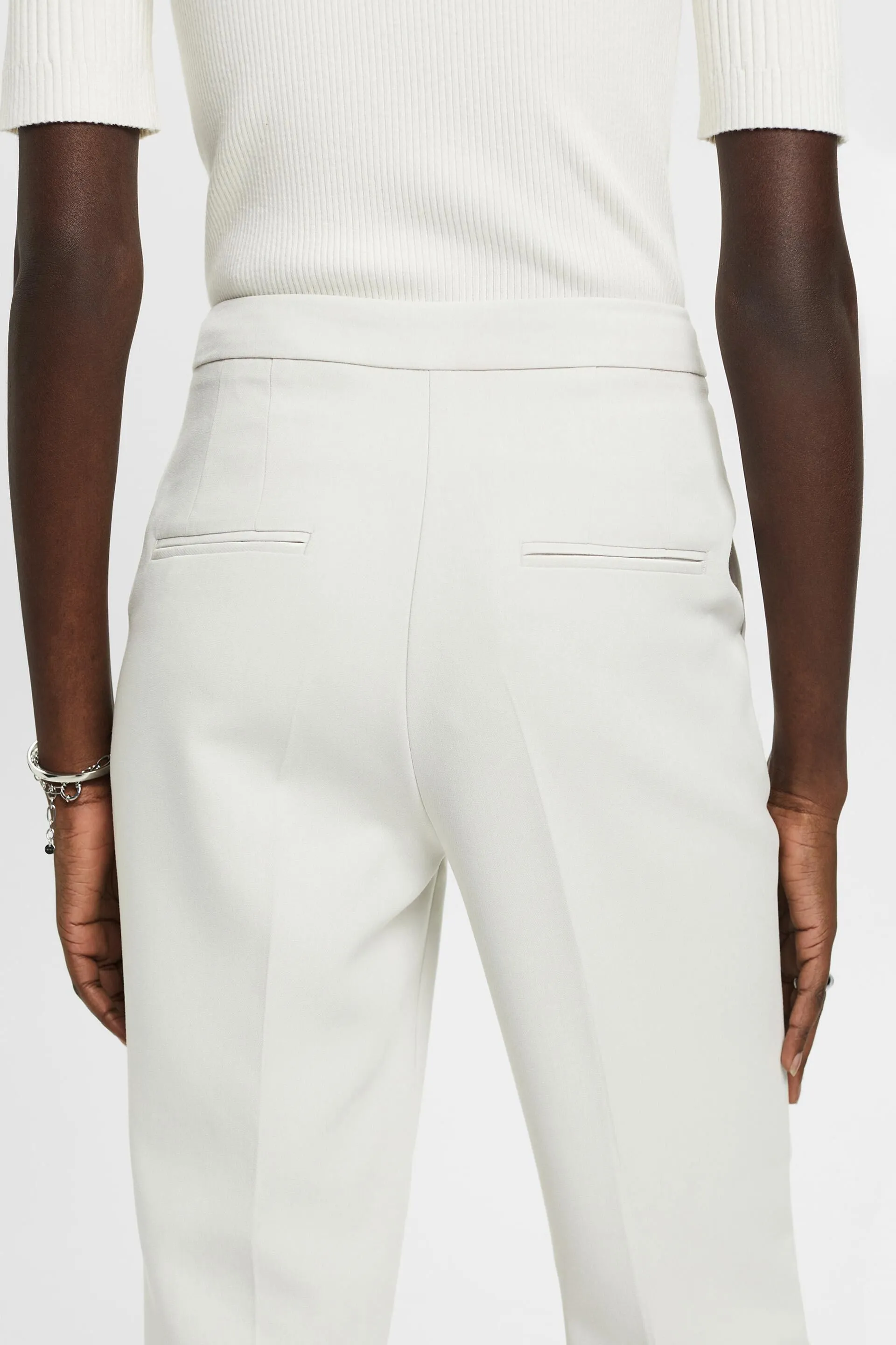 Pantalones tobilleros con bajos elásticos