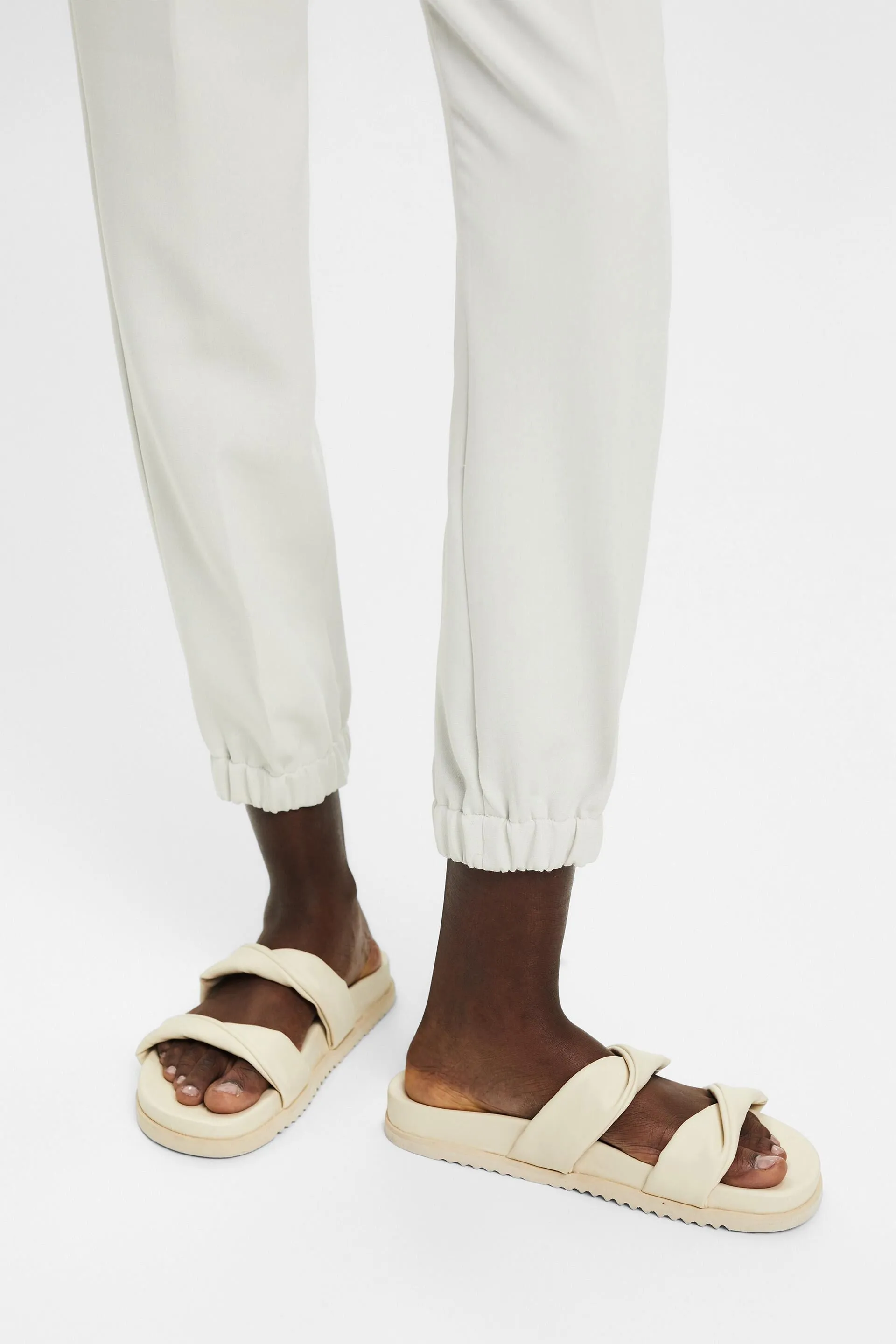 Pantalones tobilleros con bajos elásticos