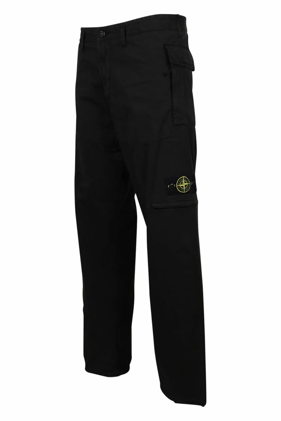 Pantalón cargo negro con bolsillos y logo parche