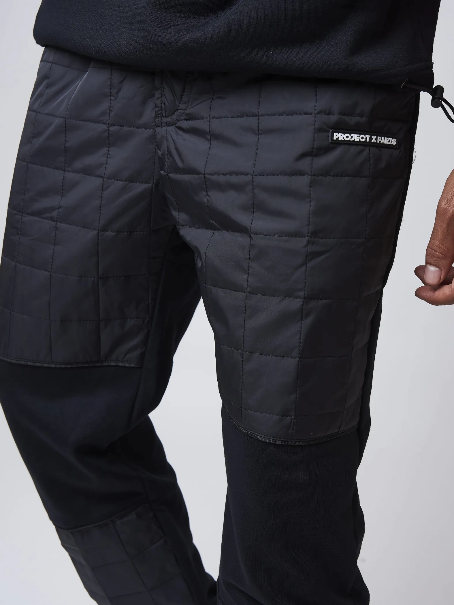 Pantalón de chándal con inserción cuadrada de nailon acolchado