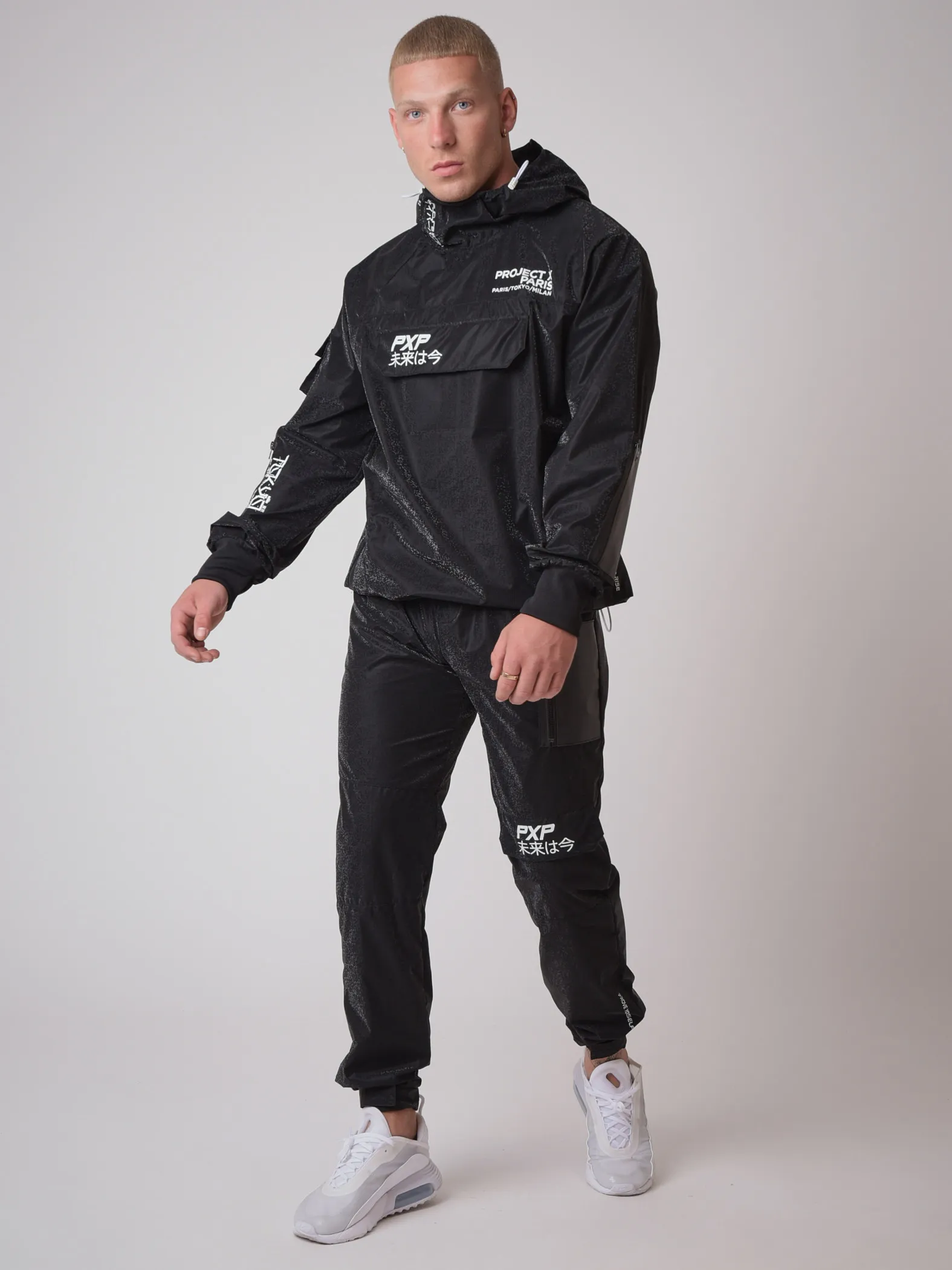Pantalón de chándal con logotipo de inspiración japonesa