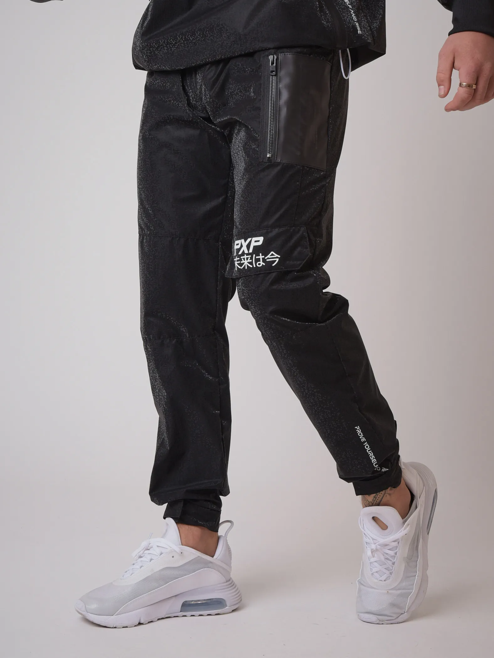 Pantalón de chándal con logotipo de inspiración japonesa