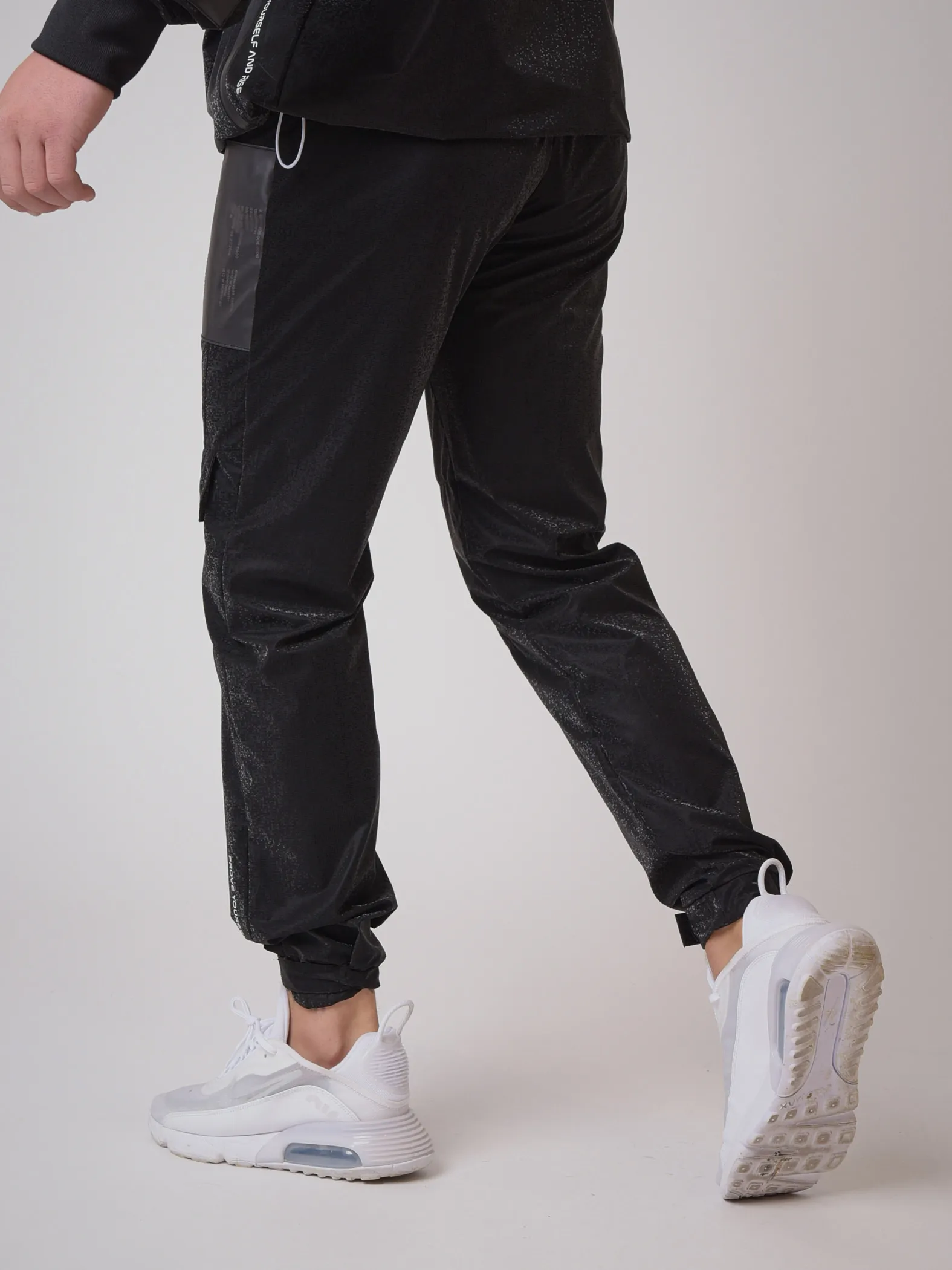Pantalón de chándal con logotipo de inspiración japonesa