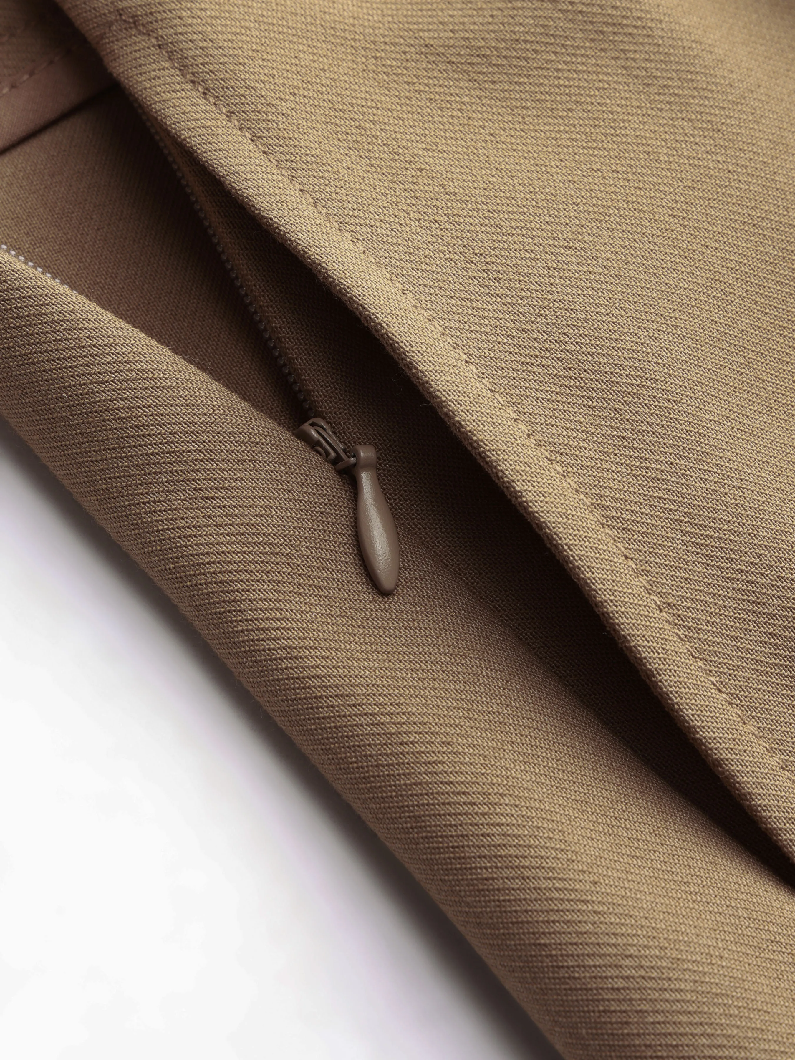 Pantalón recto de tiro medio sólido con cinturón para petite