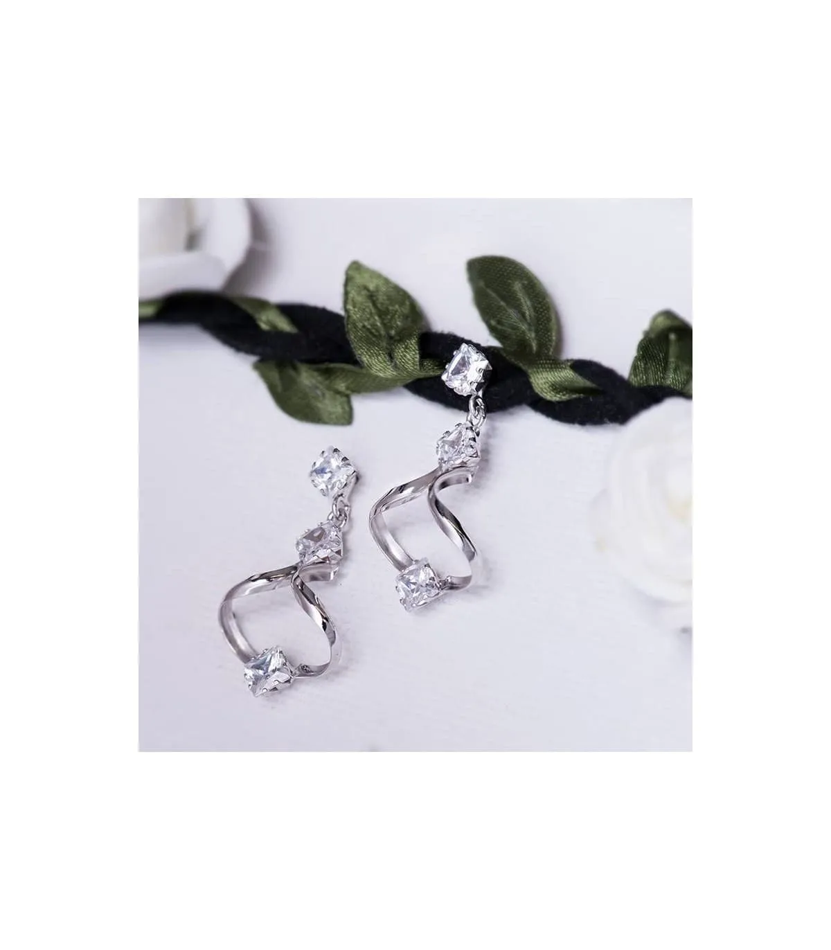Pendientes Oro blanco 18 ktes largos tirabuzón. Valence