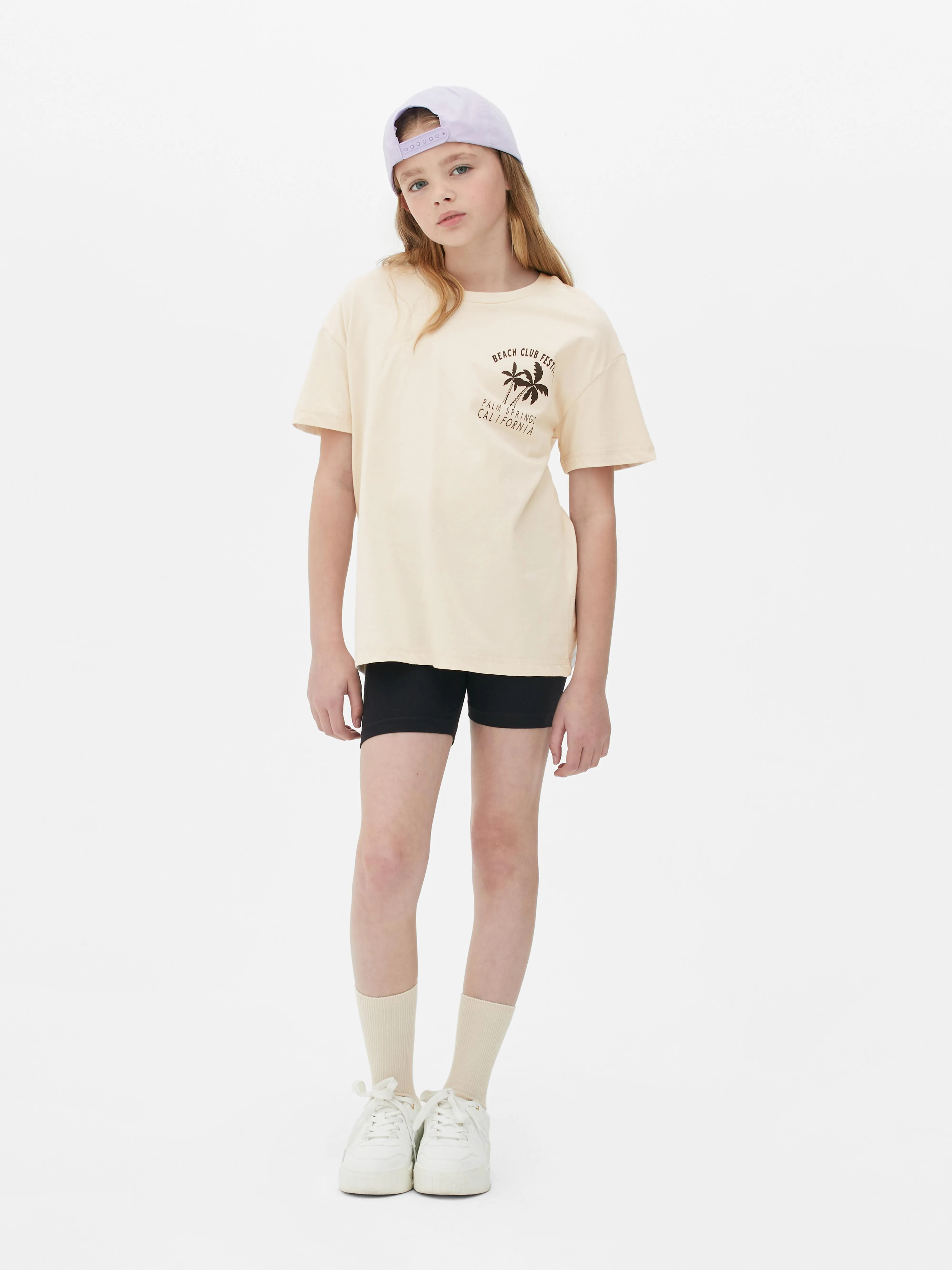 Set de pantalones cortos y camiseta con palmeras
